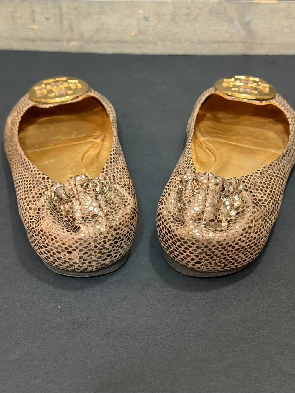 Tory Burch Reva Brown Metallic Snakeskin Leather Ballet Flats Gold Logo Size 9.5